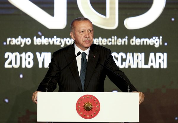 a Erdoğan: Tüm fikirlerin temsil edildiği bir basın arzu ediyoruz