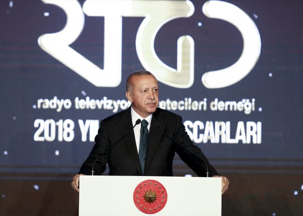 a Erdoğan: Tüm fikirlerin temsil edildiği bir basın arzu ediyoruz