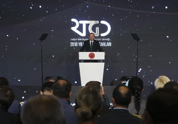 a Erdoğan: Tüm fikirlerin temsil edildiği bir basın arzu ediyoruz