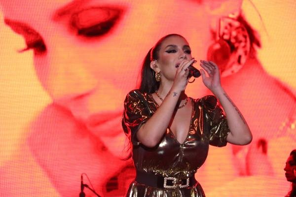 d İrem Derici konserinde faciadan dönüldü