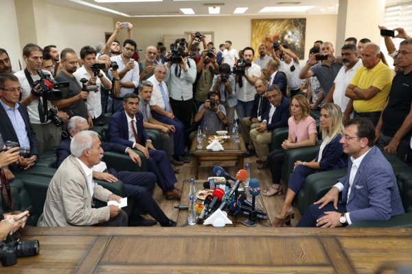 Ekrem İmamoğlu, kayyum atanan başkanlarla görüştü