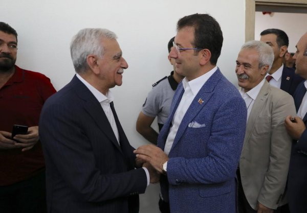 Ekrem İmamoğlu, kayyum atanan başkanlarla görüştü