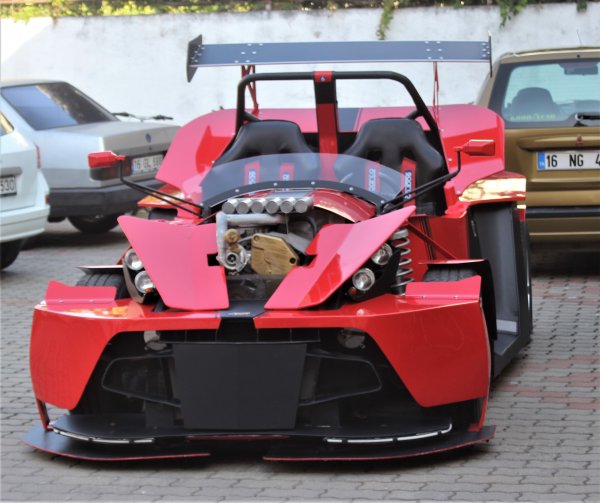Emekli ustanın yaptığı yarış otomobili