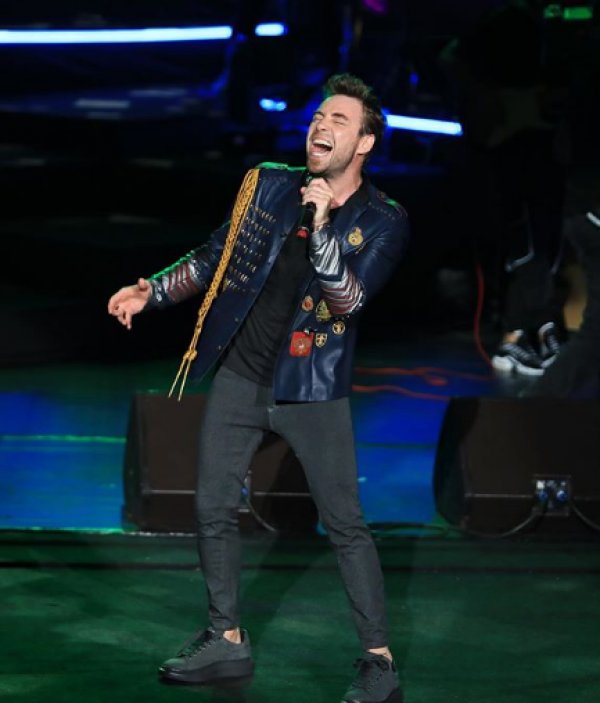 Hande Erçel sevgilisini dinlemeye gitti