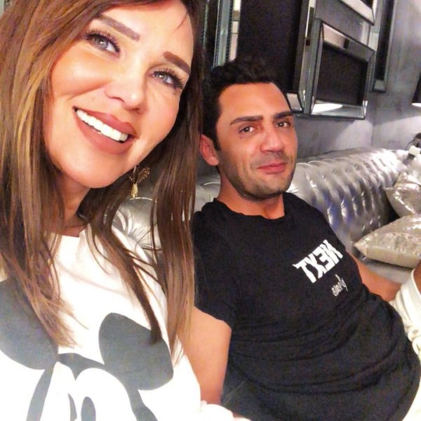 Seren Serengil bebeğini düşürdü