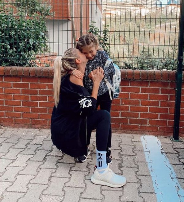 Şeyma Subaşı, Melisa'yı okula bıraktı