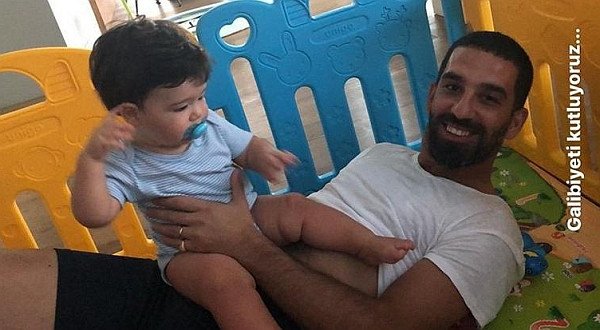 Arda Turan: Oğlumla galibiyeti kutluyoruz