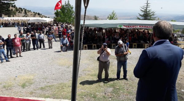 Abdüllatif Şener küçük bir toplulukla miting yaptı