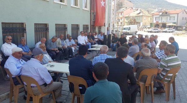 Abdüllatif Şener küçük bir toplulukla miting yaptı