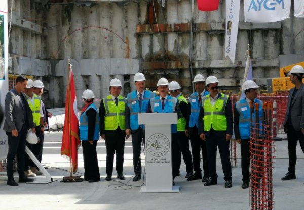 Yeni havalimanı metro istasyonunda ışık göründü