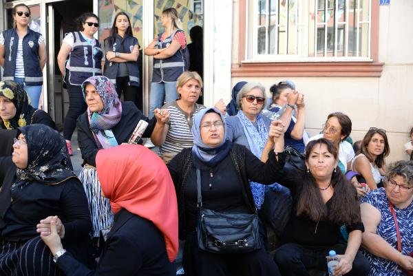 Çocukları için nöbet tutan Diyarbakır annelerine destek