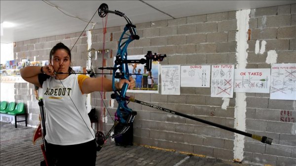 a Okçuluk sayesinde dikkat eksikliğini yendi