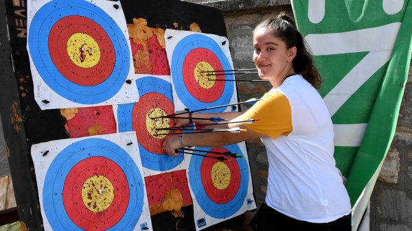 a Okçuluk sayesinde dikkat eksikliğini yendi