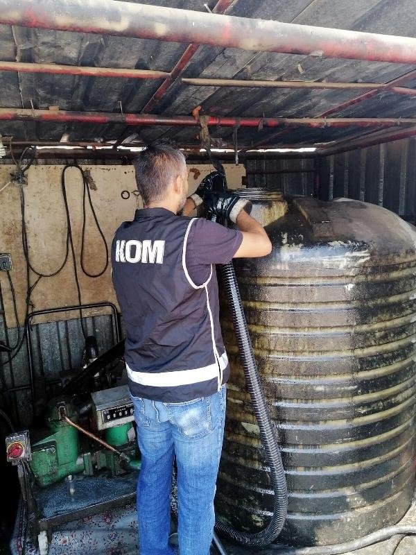 d İzmir'de 4 ton kaçak mazot ele geçirildi