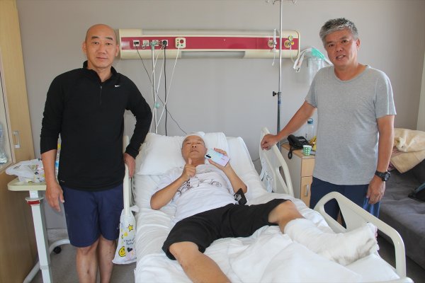 a Singapurlu gezgin 7 metreden düştü