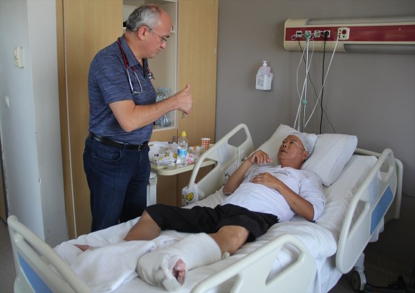 a Singapurlu gezgin 7 metreden düştü