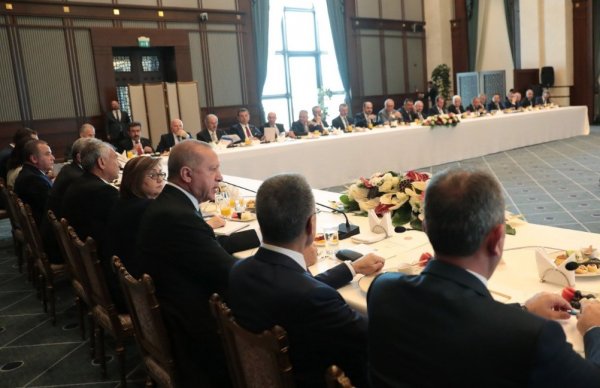 Cumhurbaşkanı Erdoğan ile İmamoğlu'nun sandalye diyaloğu