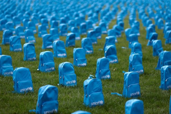UNICEF, savaşta ölen çocuklar için çanta-mezarlık yaptı