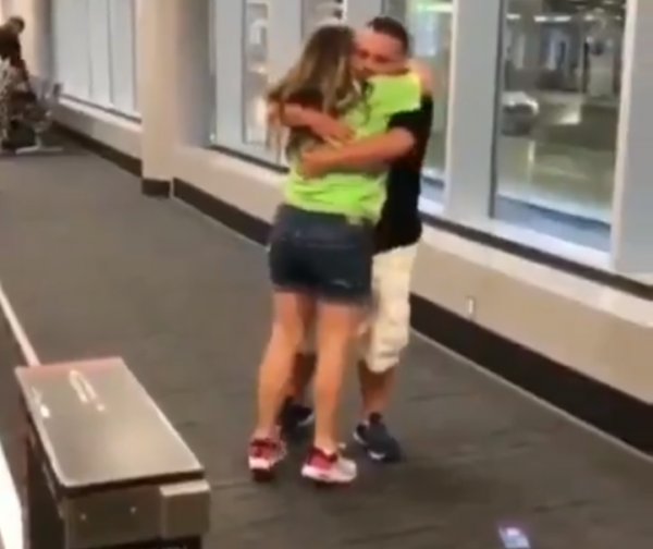 Down sendromlu aşıkların kavuşma anı