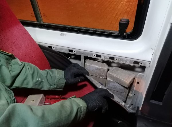 i Narkotik köpeği 'Kara' 50 kilo eroin buldu