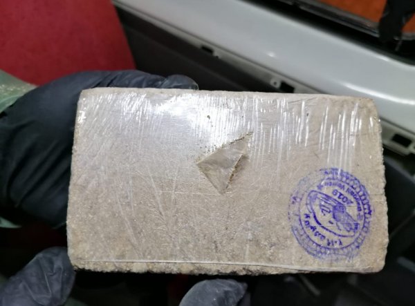 i Narkotik köpeği 'Kara' 50 kilo eroin buldu