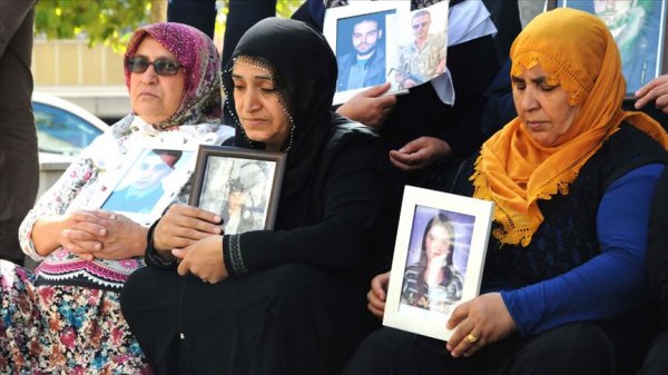 a Diyarbakır'daki ailelerin oturma eylemi 11'inci gününde