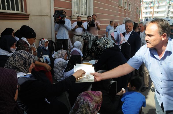 a Diyarbakır'daki ailelerin oturma eylemi 11'inci gününde