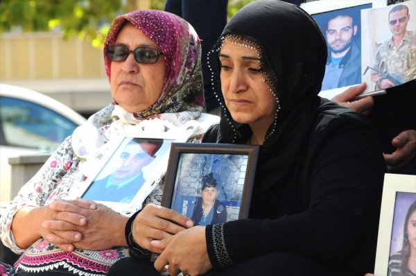 a Diyarbakır'daki ailelerin oturma eylemi 11'inci gününde