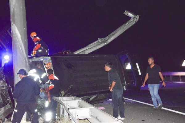 a Bilecik'te trafik kazası: 1 ölü, 7 yaralı