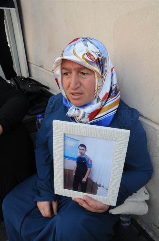 a Diyarbakır'daki ailelerin oturma eylemi 11'inci gününde