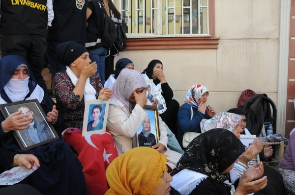 a Diyarbakır'daki ailelerin oturma eylemi 11'inci gününde