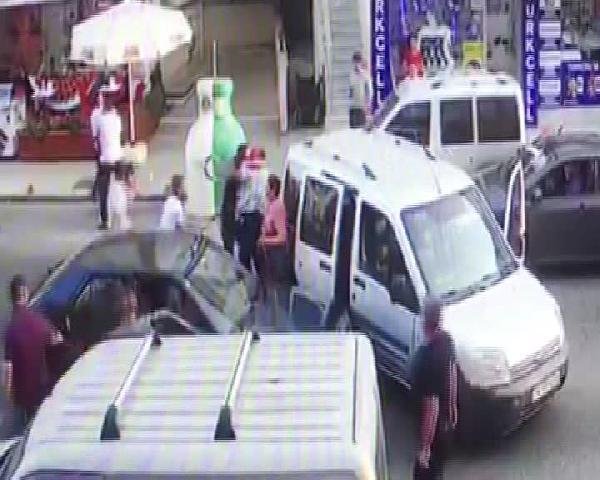 d Pendik'te damat kayınpederinin dudağını parçaladı