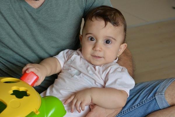 1 yaşındaki bebeğe bakıcı şiddeti