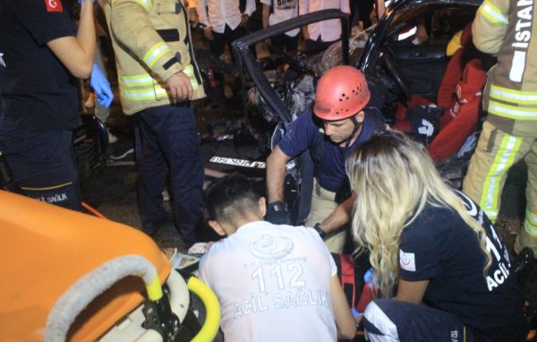 i Makas attı, önce bariyere sonra başka araca çarptı