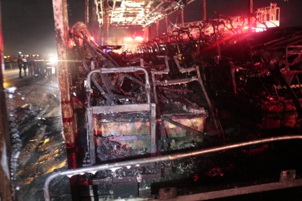 a Aksaray'da yolcu otobüsü yandı