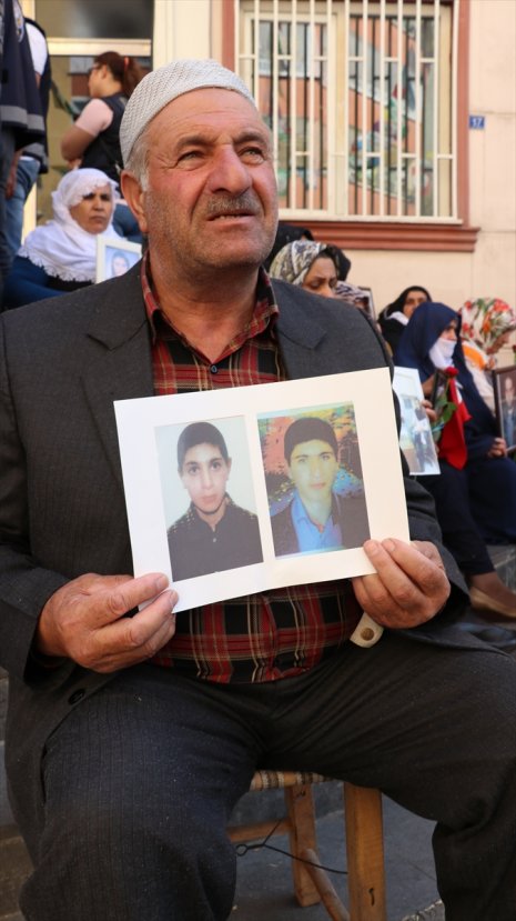 a Diyarbakır'da oturma eylemine İranlı aileler katıldı