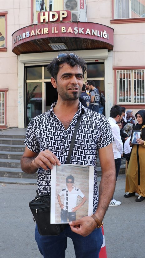 a Diyarbakır'da oturma eylemine İranlı aileler katıldı