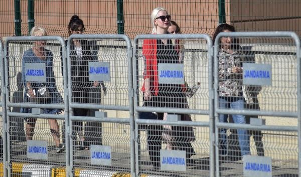 Adnan Oktar'a kediciklerden destek