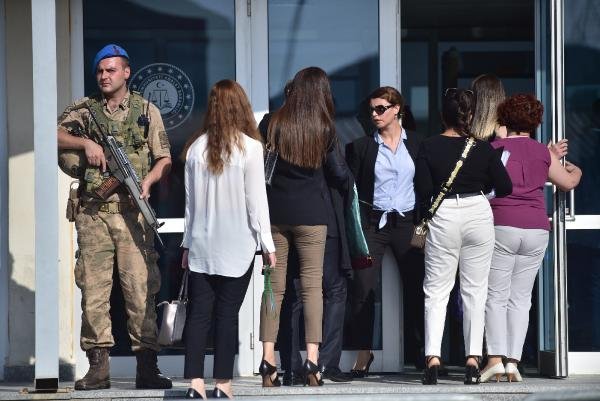 Adnan Oktar'a kediciklerden destek