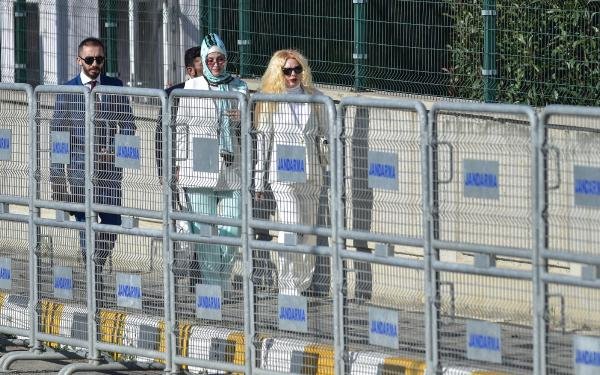 Adnan Oktar'a kediciklerden destek