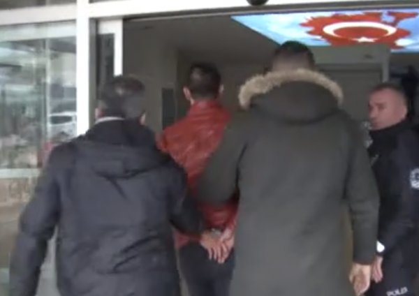 i Babasını öldüren gence meşru müdafaadan beraat