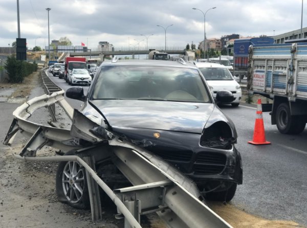 Lüks cip bariyerlere ok gibi saplandı