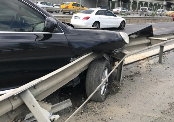 Lüks cip bariyerlere ok gibi saplandı