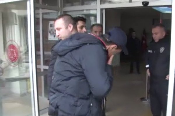 i Babasını öldüren gence meşru müdafaadan beraat