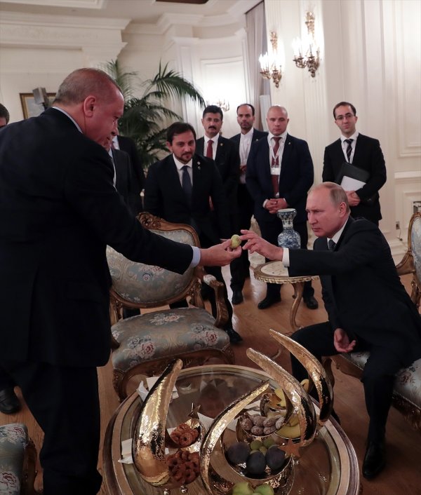 Erdoğan, Putin ve Ruhani'ye incir ikram etti