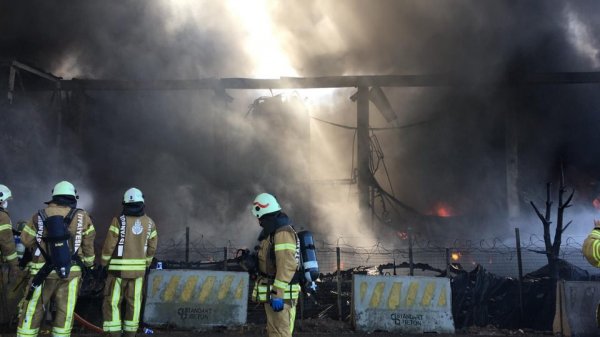 Tuzla'da yanan fabrikada patlama meydana geldi