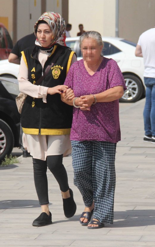 i Kuyumcudan yüzük çalan hırsızlar yakalandı