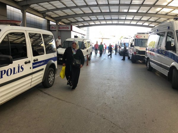 i Dişi uyuşmadığı için doktoru bıçakladı