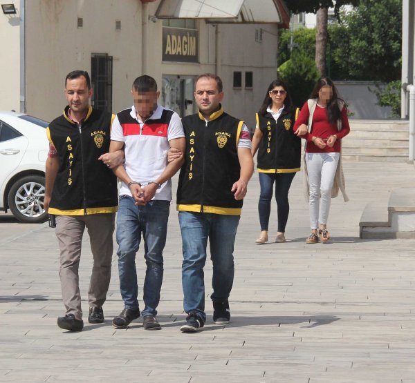 i Kuyumcudan yüzük çalan hırsızlar yakalandı