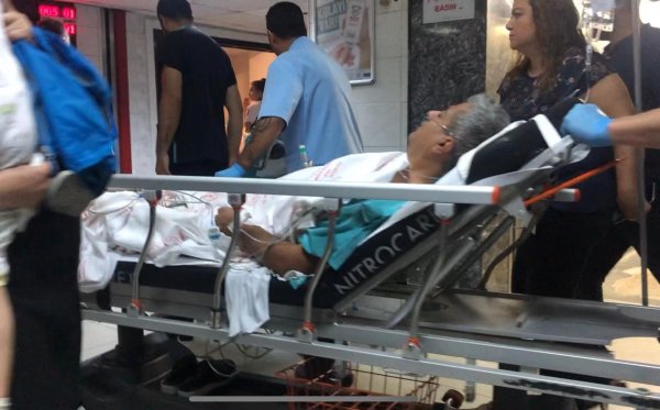 i Dişi uyuşmadığı için doktoru bıçakladı